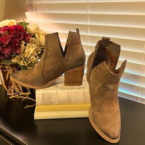 Not Rated heeled booties